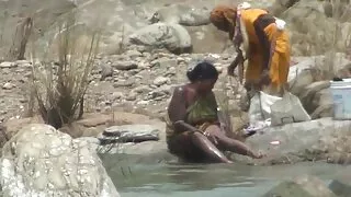 ஒரு இருண்ட அறையில் பெண் கிண்டல் பெரிய மார்பகங்கள் தமிழ் செக்ஸ் xnxx