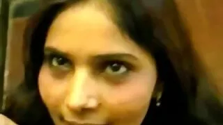 பையன் கடினமாக முயற்சி செய்து தமிழ் sexx நண்பரின் அத்தை புணர்ந்தான்