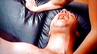 ஊழியர் கடுமையாக முயன்றார் tamilauntysexvideos மற்றும் வேலையில் முதலாளியைப் புணர்ந்தார்