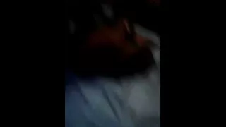 படுக்கைக்குச் செல்வதற்கு முன், மனைவி ஒரு உற்சாகமான மனிதனின் சேவலைக் கவரும் தமிழ் முதல் இரவு செக்ஸ்