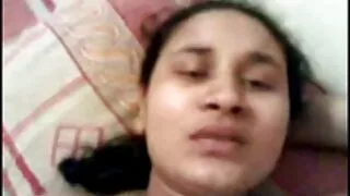 போயி தனது பெரிய சேவலை ஒரு பெண்ணின் புண்டையில் தமிழ் செக்ஸ் live செருகுவார்