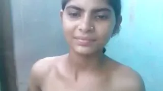 வெள்ளை ஹேர்டு இல்லத்தரசி பெரிய சேவல் மனிதனை தமிழ் குடும்ப செக்ஸ் விழுங்குகிறார்